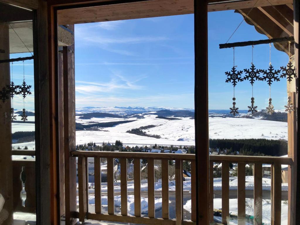 Lama-Gite-Des-Puys T3 Lamado Vue Epoustouflante Sud Avec Grande Terrasse Super Besse Exterior foto